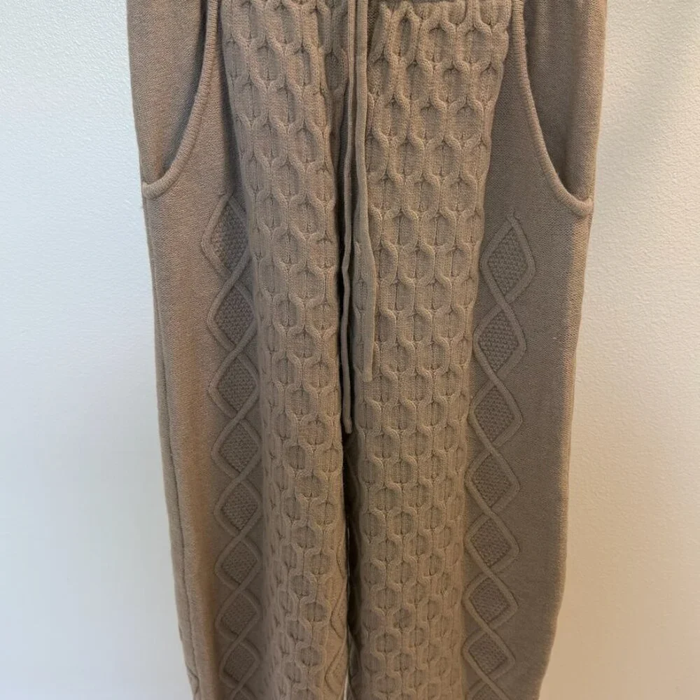 Ellandeem SET-  Annie Cable Knit Sweater & Annie Barrel Crop Knit Pant - Picture 6 of 6